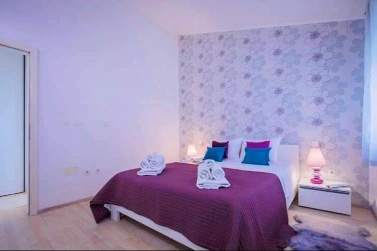 Stylish Suburb With Private Parking & Wifi, Between Centre And Brijuni Pristine Seaside * Pula